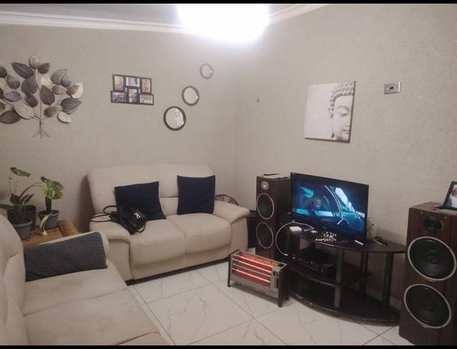 4 BEDROOM HOUSE FOR SALE IN VERGENOEG